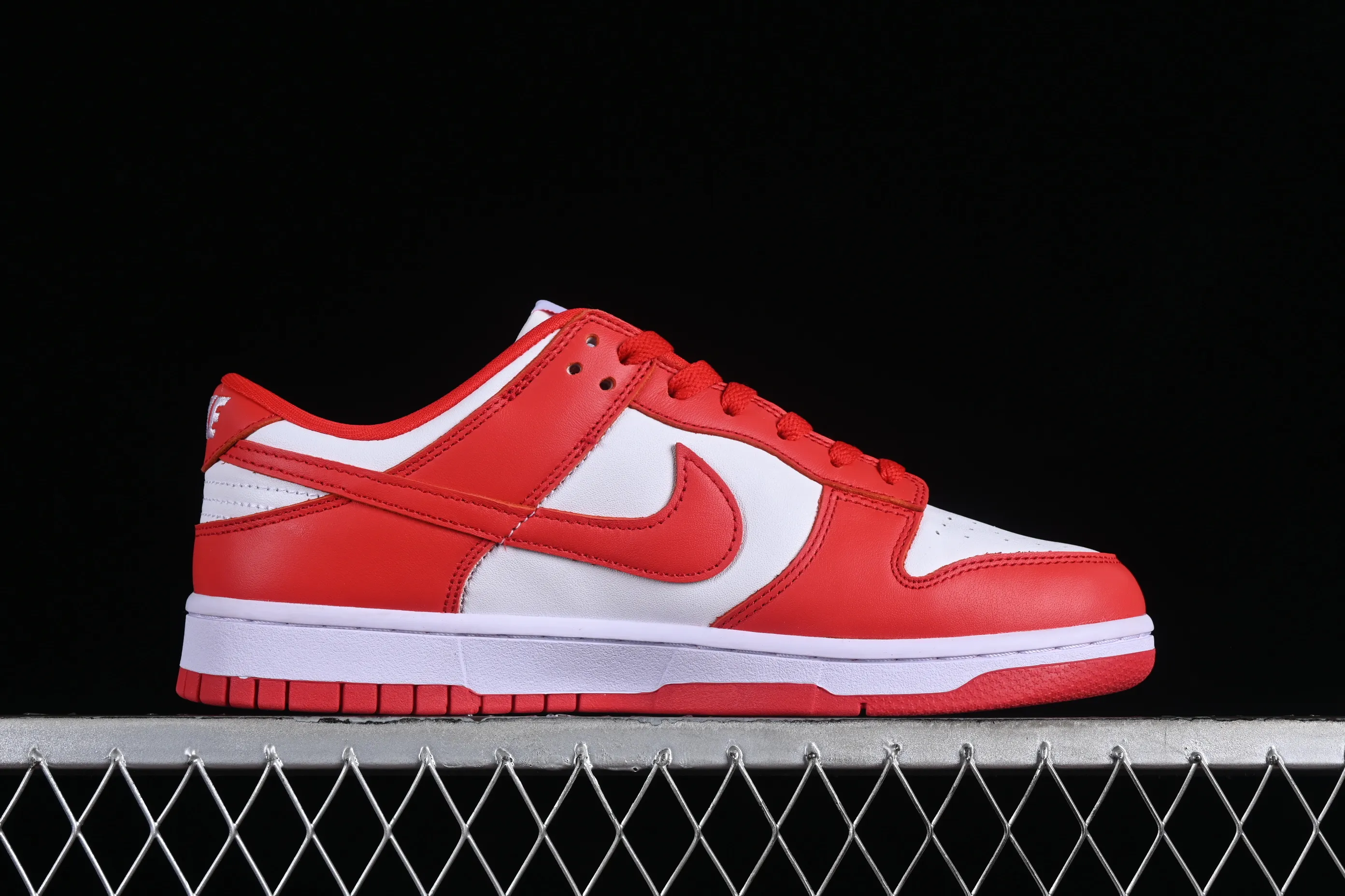 All Categories Nk SB Dunk Series Nk SB Dunk Low Low-top Sneakers Nk Dunk Low SB "University Red" White and Red Dunk Series First Layer Low-top Casual Sports Skateboard Shoes CU1727-100